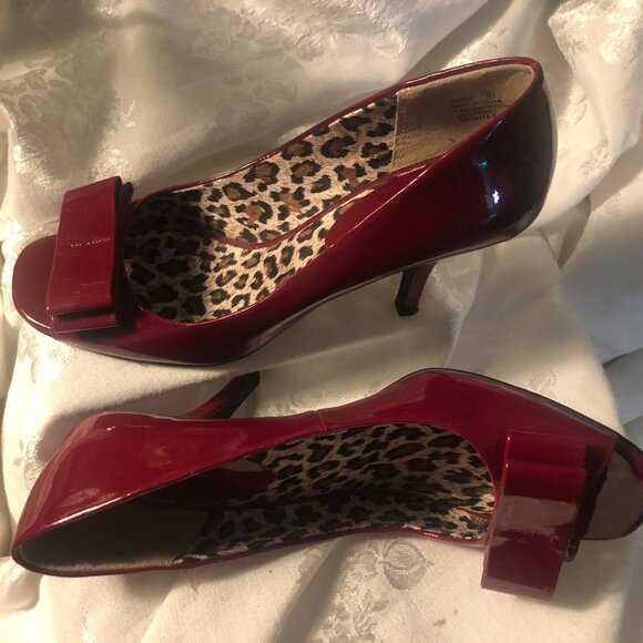 Red Patent - Picture 1 of 16